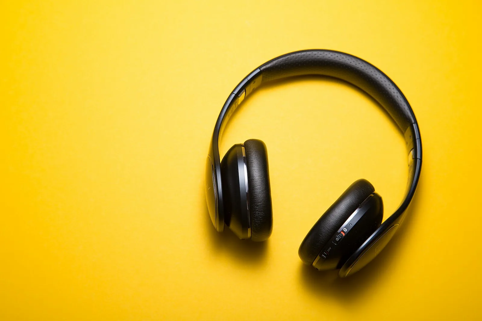 Binaural Beats for Sleep: Do They Actually Work? Science, Frequencies, and How to Use Them
